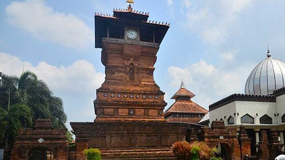 Kenapa Sunan Kudus Membangun Masjid Berwarna Merah?