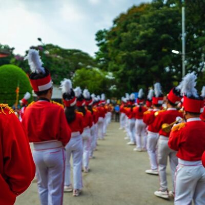 SekolahAne Membeli Peralatan Marching Band